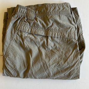 Columbia Omni-Wick Dark Khaki Cargo Shorts - M 10L